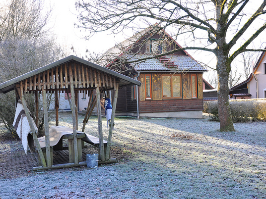 Das  „Fischerhaus“ der gemeinsamen Unterkunft Schafhausen, mit dem Büro der Heimleitung sowie Räumen für Schulungen, Beratungen und für Kinder zum Spielen.